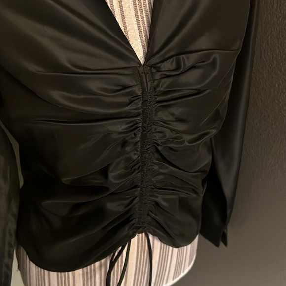 David Meister, black blouse, ruched front, zips up left side, size 8, STUNNING - Picture 5 of 13